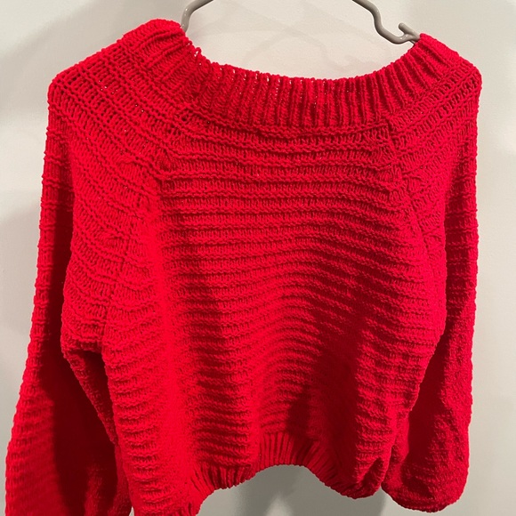 Red medium sweater - Picture 2 of 2